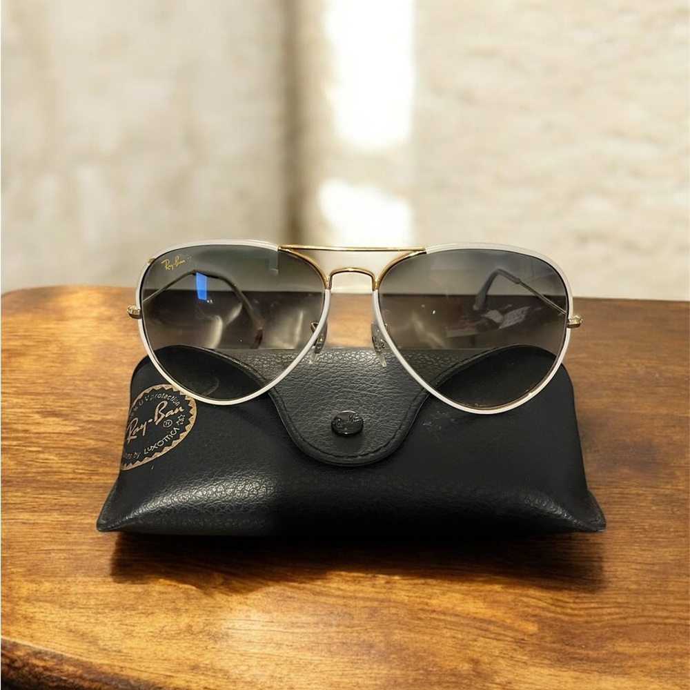 Ray-Ban Classic Gold Aviators with Gray Lenses